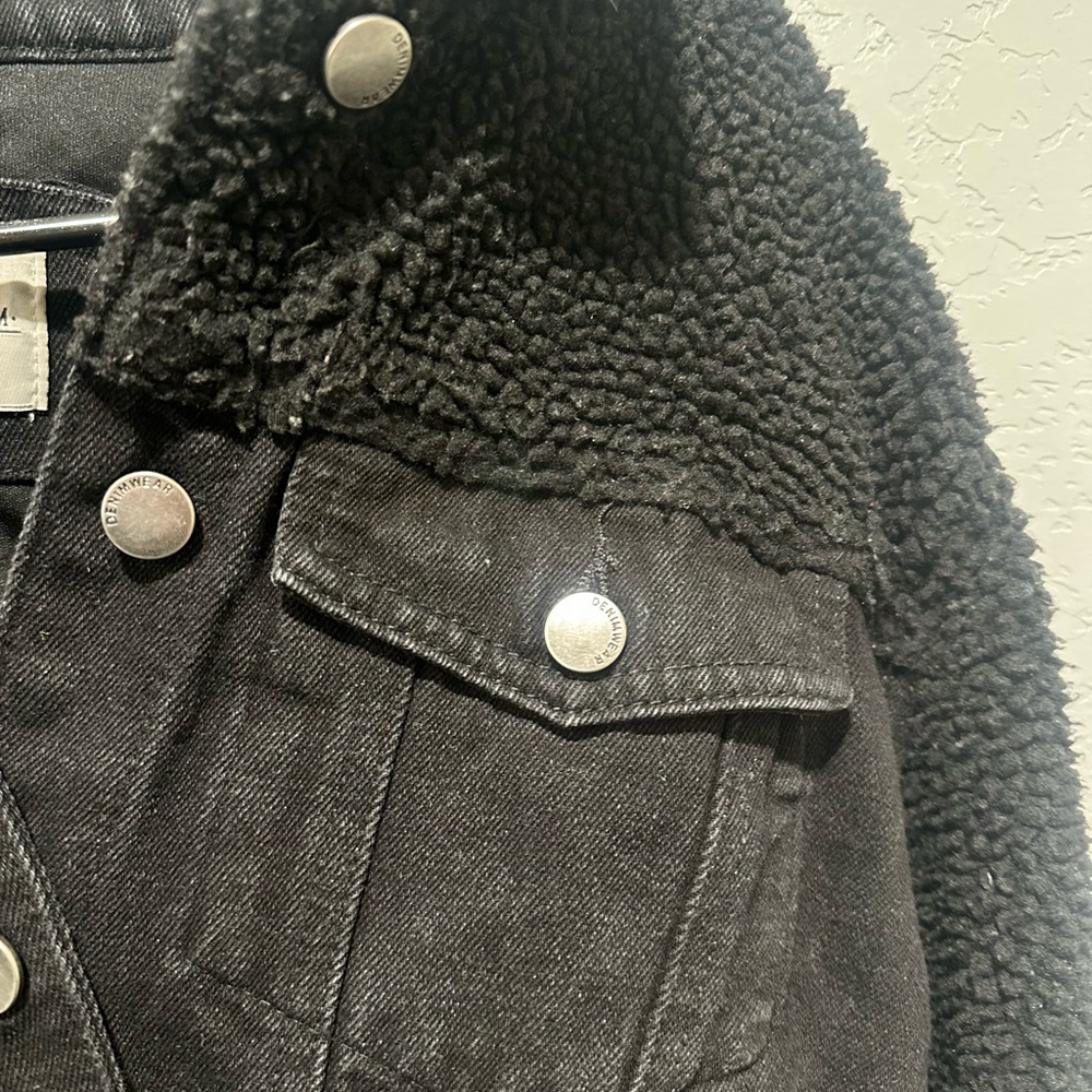 Black Sherpa-Lined Jean Jacket - Picture 5 of 7